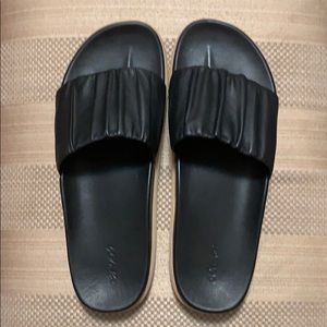 Olukai sandals black like new worn twice size 9